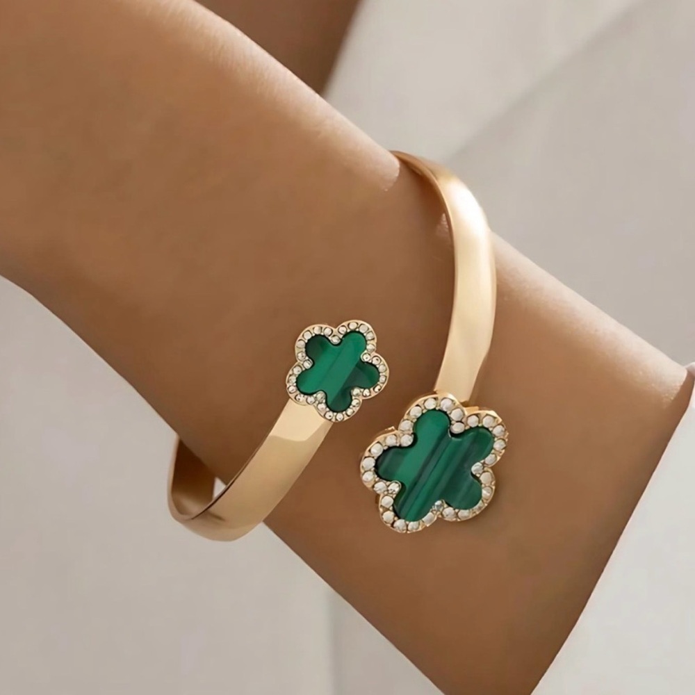New! Twisted Clover Adjustable Cuff Bracelet 18K Gold Plated NWOT Gold Green